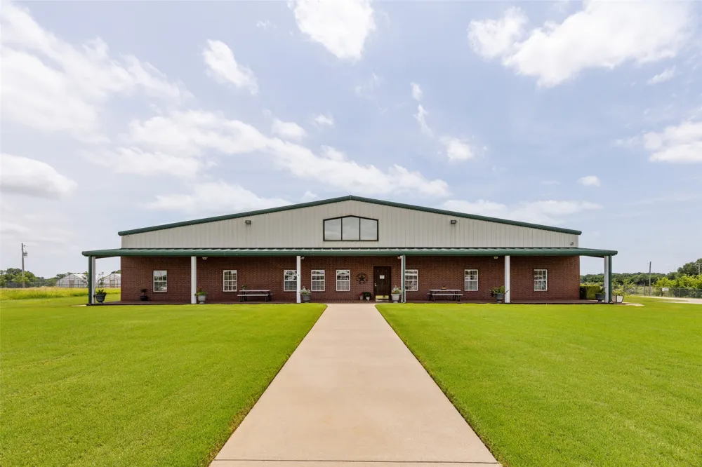 836 S Debbie Lane Pilot Point, TX 76258