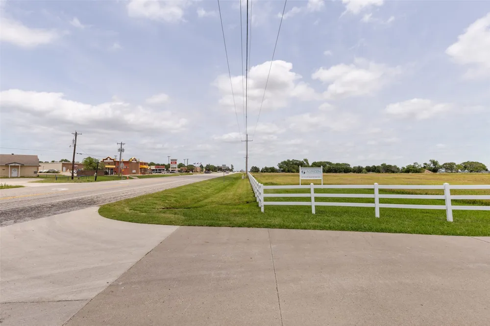 836 S Debbie Lane Pilot Point, TX 76258