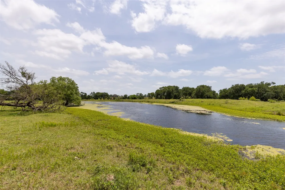 836 S Debbie Lane Pilot Point, TX 76258