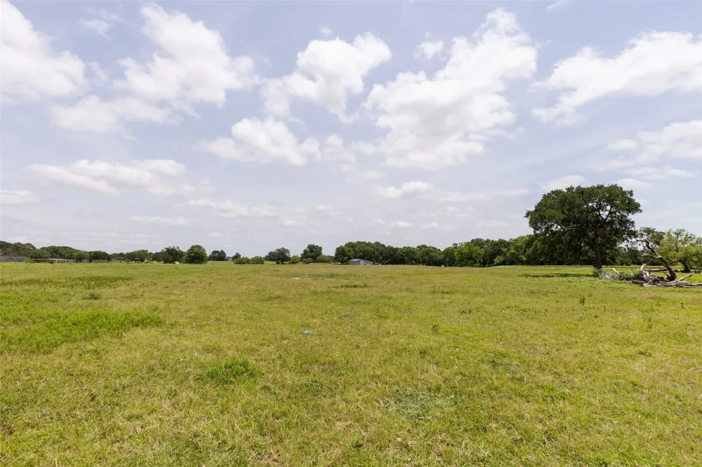836 S Debbie Lane Pilot Point, TX 76258