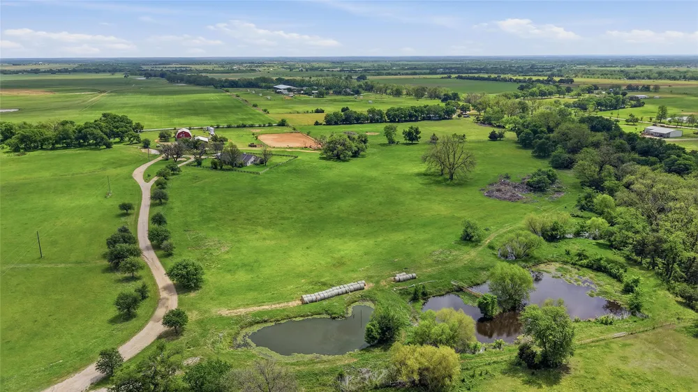 836 S Debbie Lane Pilot Point, TX 76258