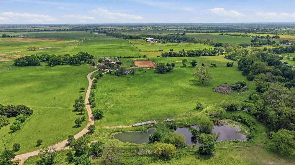 836 S Debbie Lane Pilot Point, TX 76258