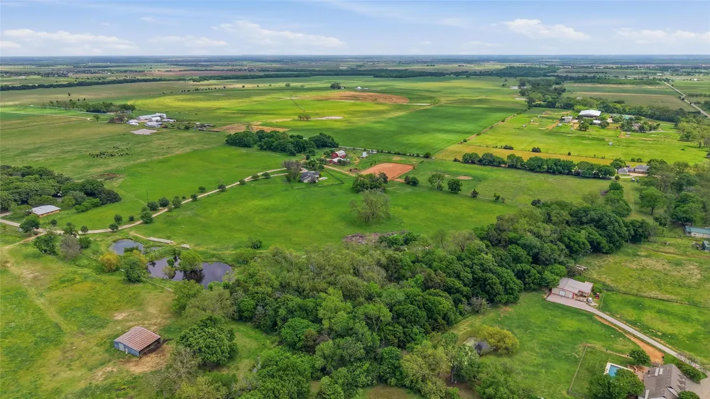 836 S Debbie Lane Pilot Point, TX 76258