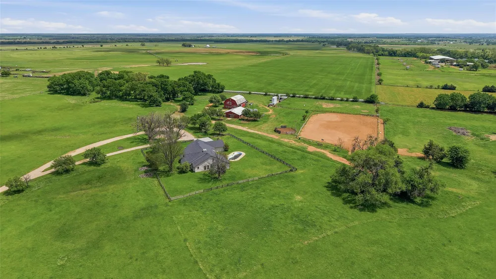 836 S Debbie Lane Pilot Point, TX 76258