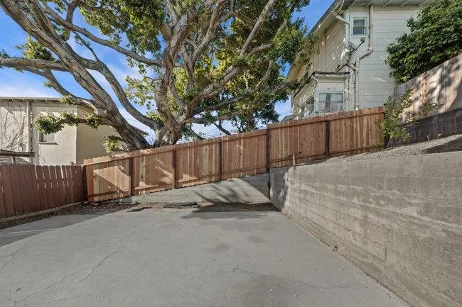 2946 E 29th Street Oakland, CA 94601