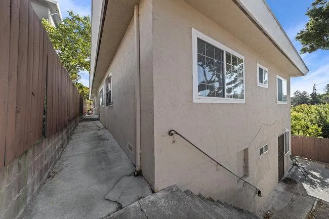 2946 E 29th Street Oakland, CA 94601