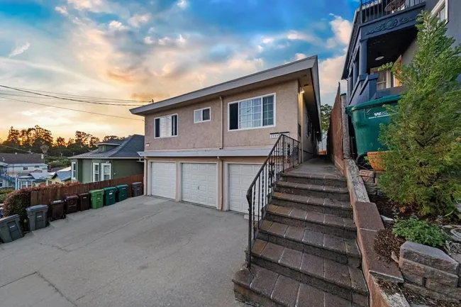 2946 E 29th Street Oakland, CA 94601