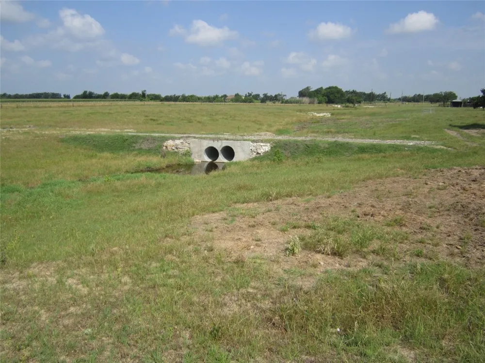 1602 County Road 470 Coupland, TX 78615