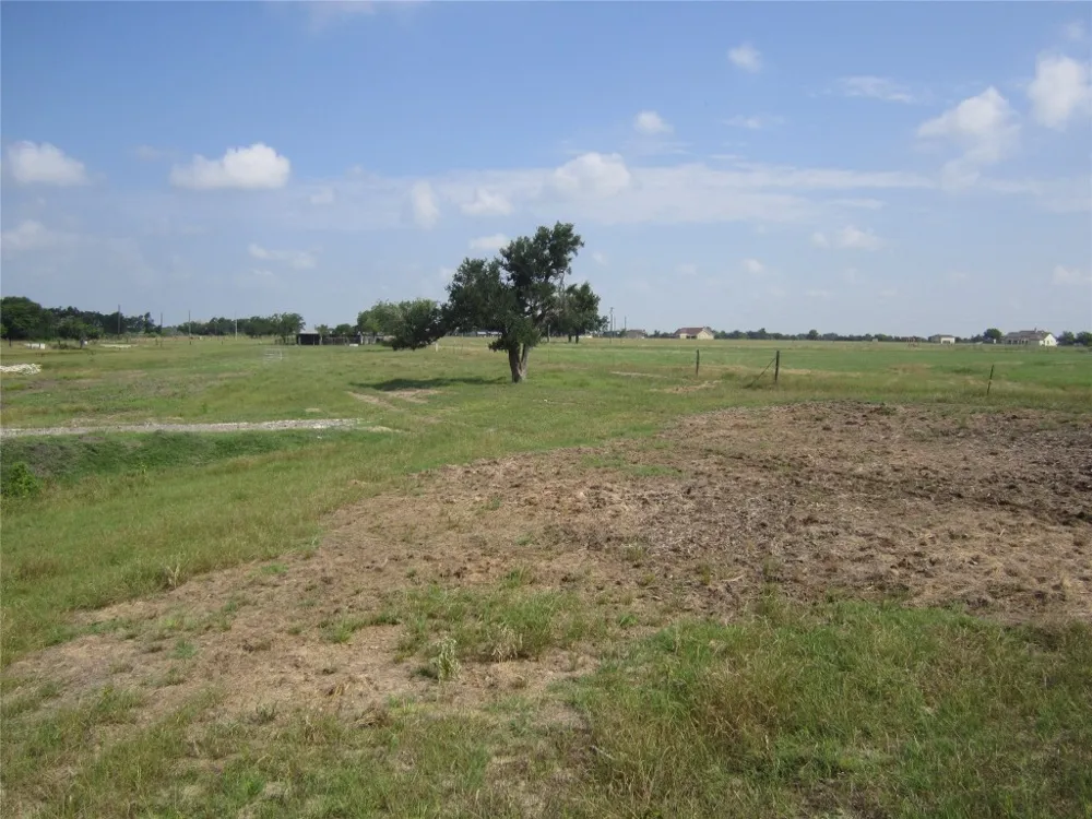 1602 County Road 470 Coupland, TX 78615