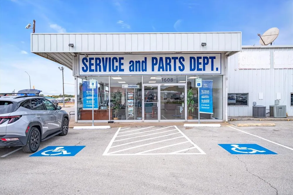 1608 W Moore Avenue Terrell, TX 75160