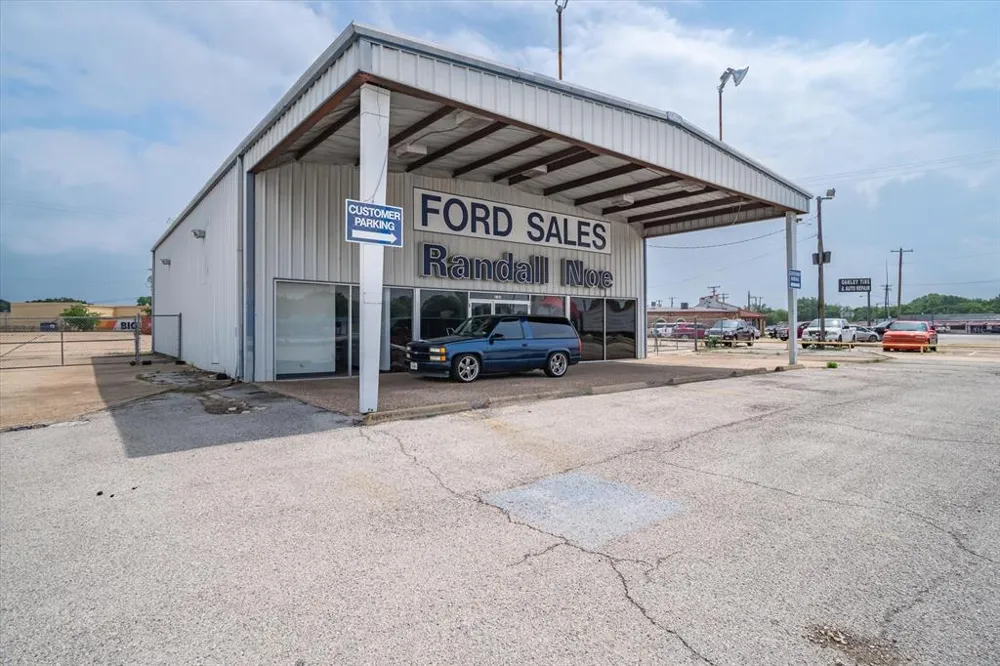 1608 W Moore Avenue Terrell, TX 75160