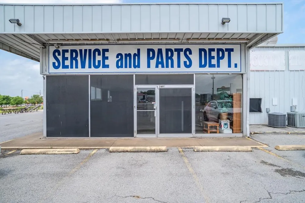 1608 W Moore Avenue Terrell, TX 75160