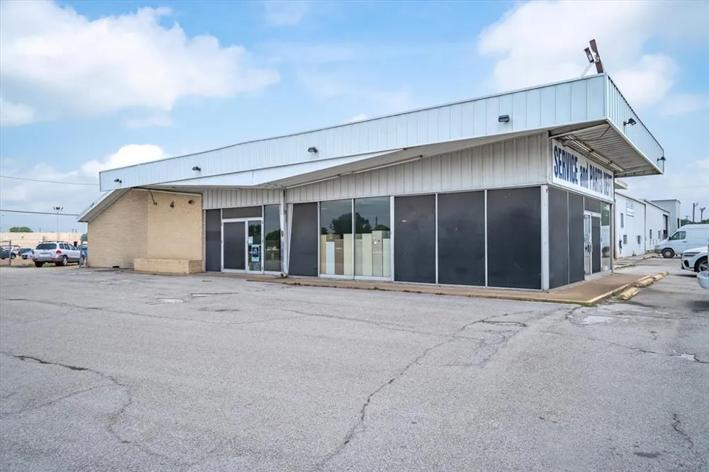 1608 W Moore Avenue Terrell, TX 75160