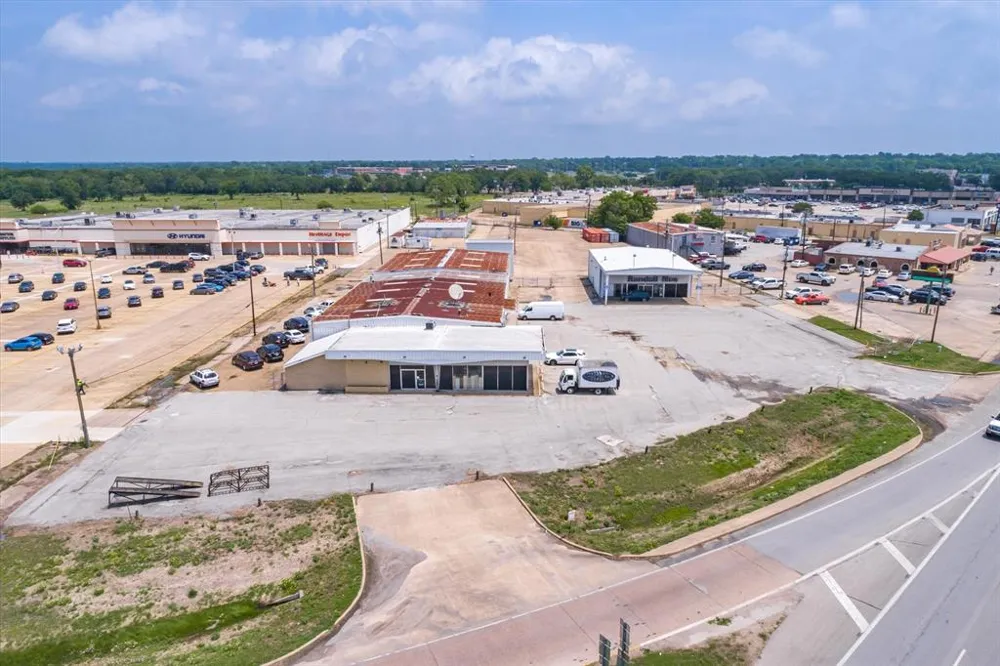 1608 W Moore Avenue Terrell, TX 75160