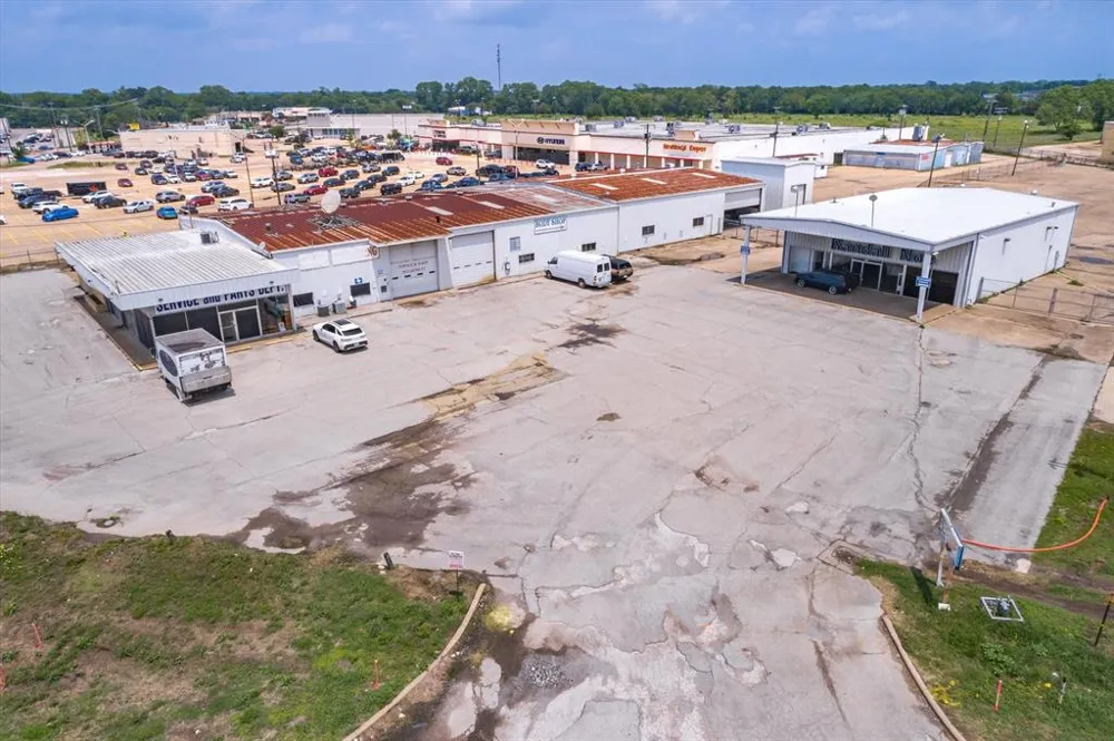 1608 W Moore Avenue Terrell, TX 75160