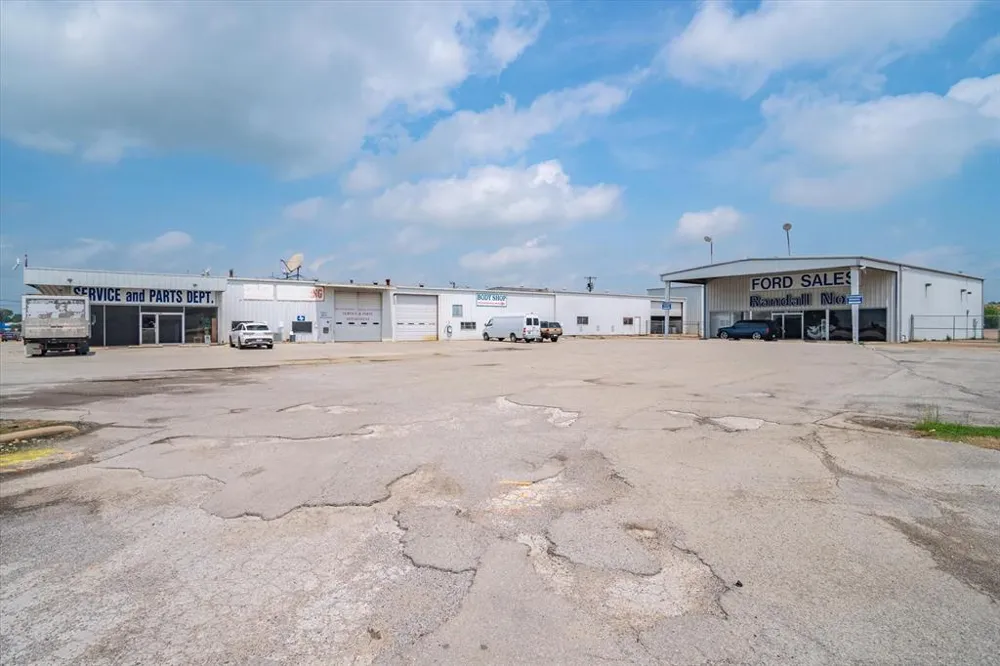 1608 W Moore Avenue Terrell, TX 75160