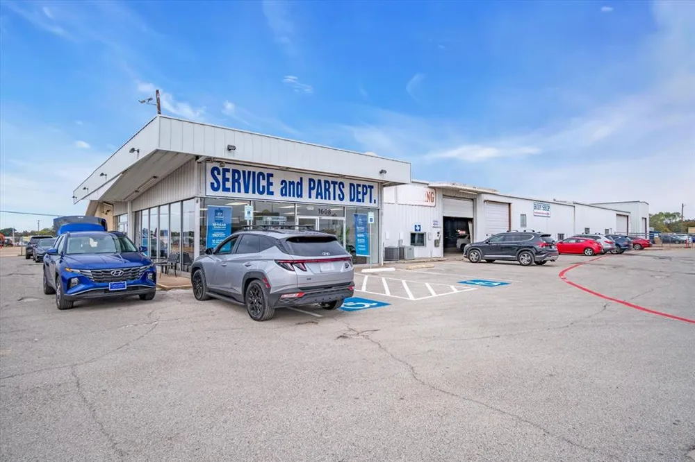 1608 W Moore Avenue Terrell, TX 75160