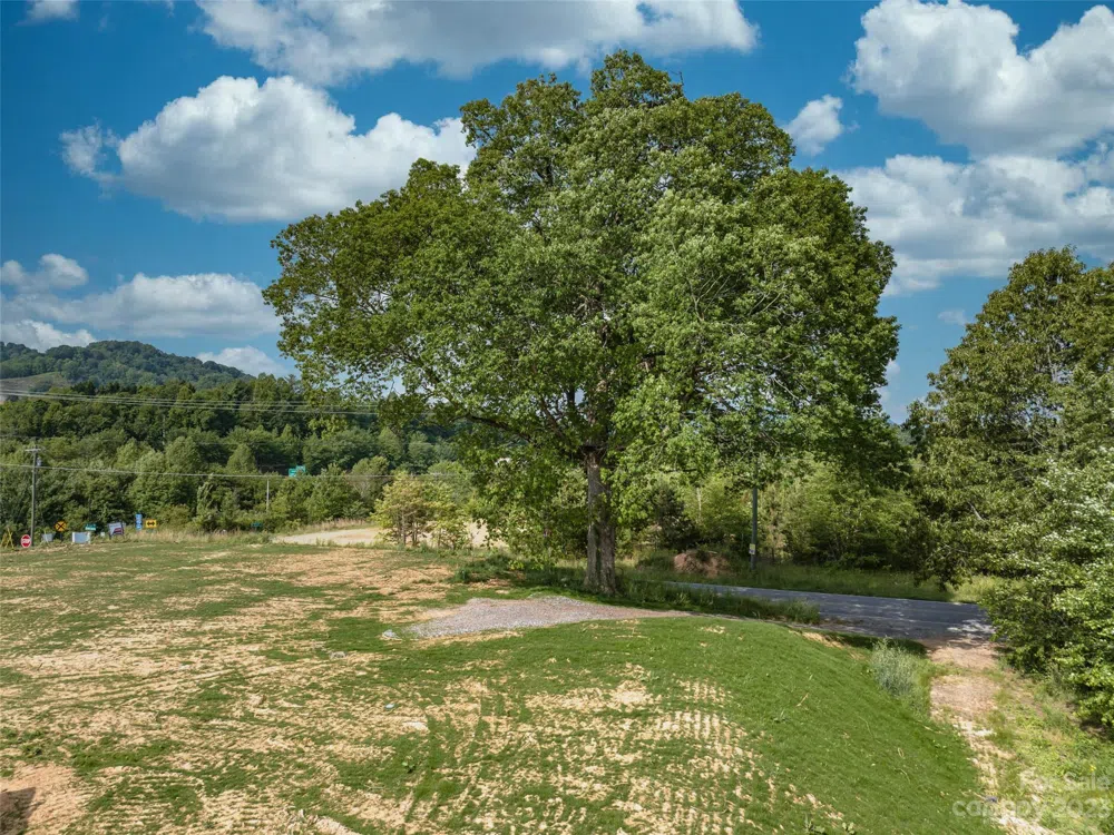 35 Lee Road Clyde, NC 28721