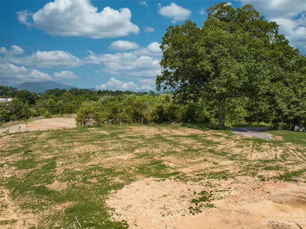 35 Lee Road Clyde, NC 28721