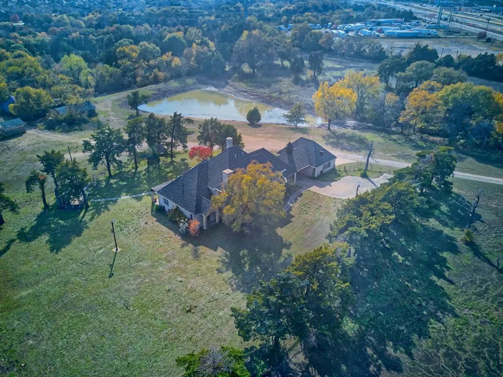 1318 J Elmer Weaver Freeway Cedar Hill, TX 75104