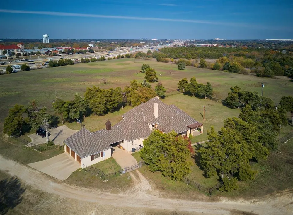 1318 J Elmer Weaver Freeway Cedar Hill, TX 75104