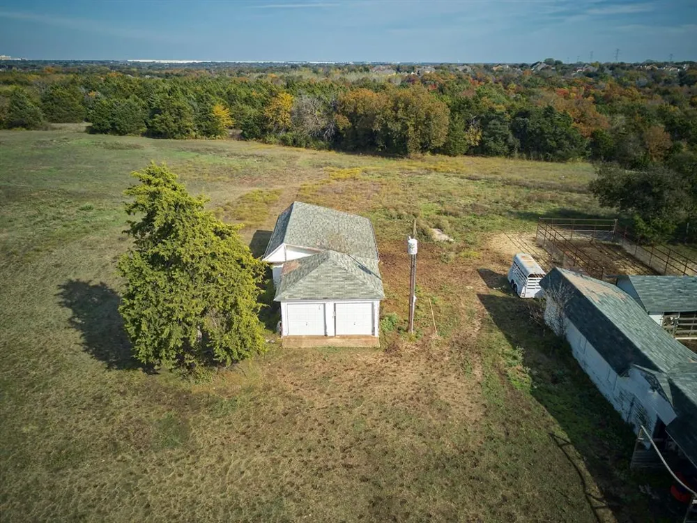 1318 J Elmer Weaver Freeway Cedar Hill, TX 75104