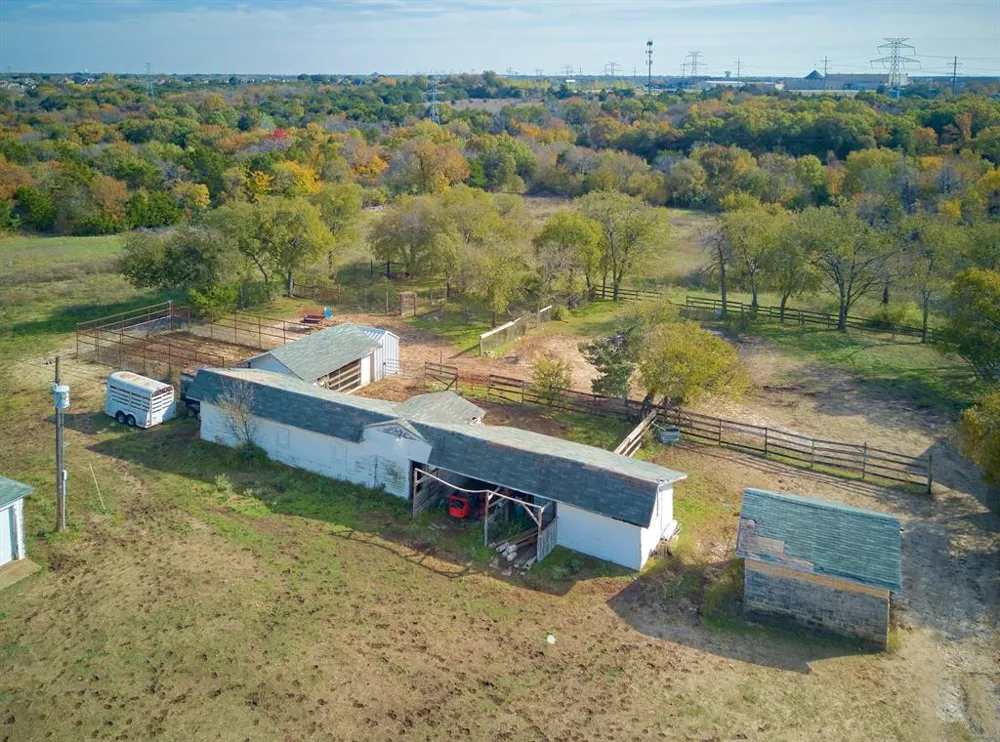 1318 J Elmer Weaver Freeway Cedar Hill, TX 75104