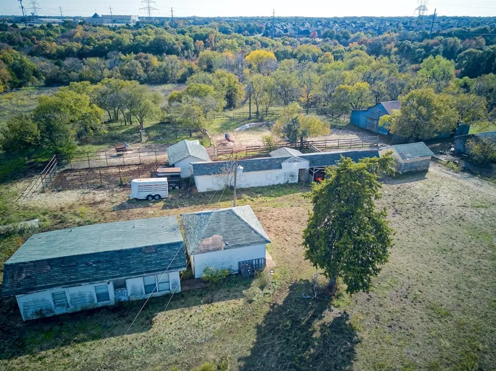 1318 J Elmer Weaver Freeway Cedar Hill, TX 75104