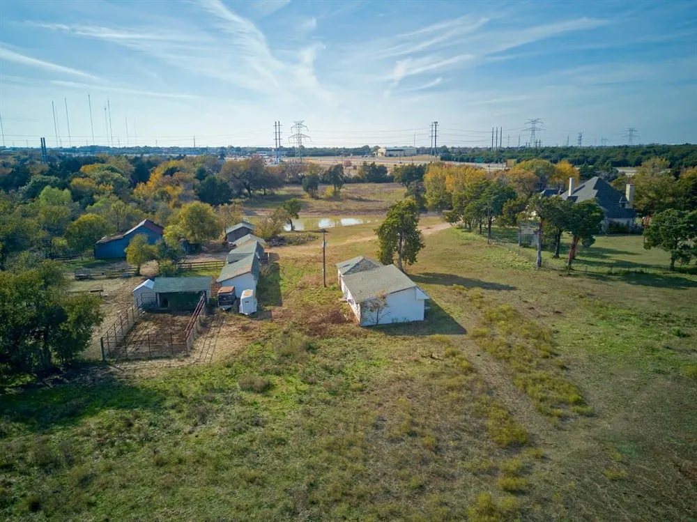 1318 J Elmer Weaver Freeway Cedar Hill, TX 75104