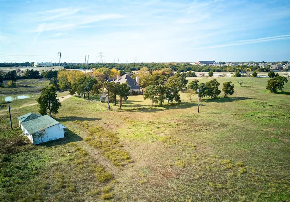1318 J Elmer Weaver Freeway Cedar Hill, TX 75104