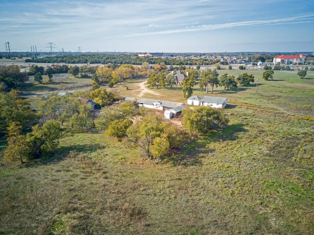 1318 J Elmer Weaver Freeway Cedar Hill, TX 75104