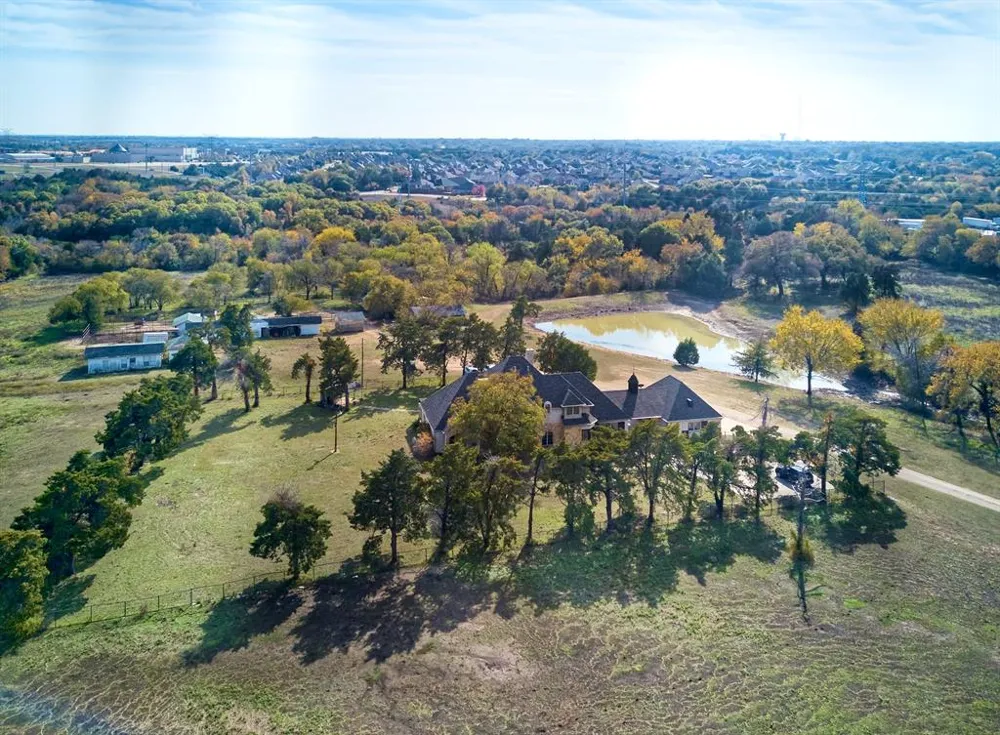1318 J Elmer Weaver Freeway Cedar Hill, TX 75104