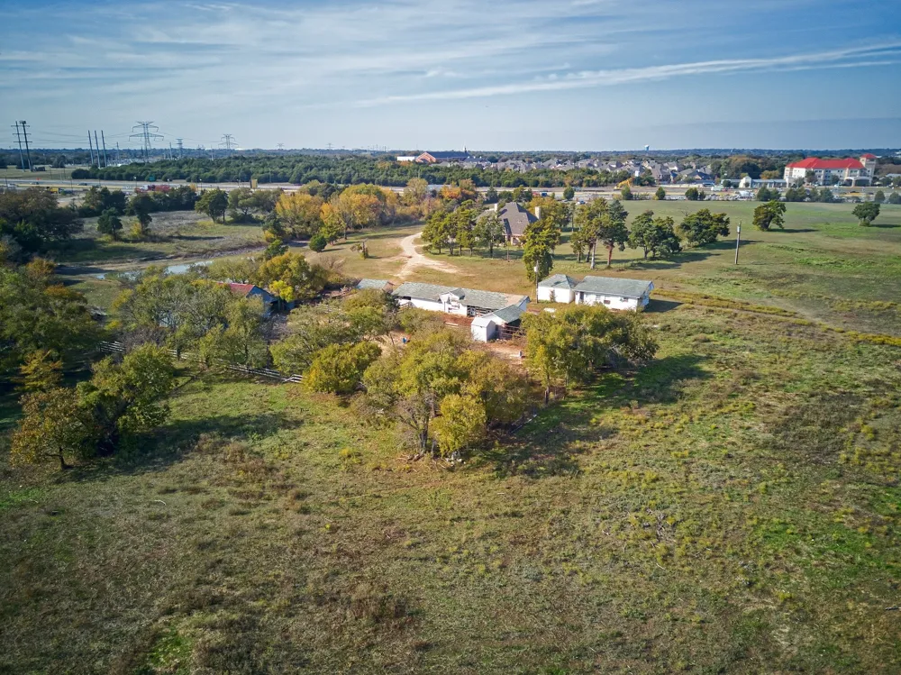 1318 J Elmer Weaver Freeway Cedar Hill, TX 75104