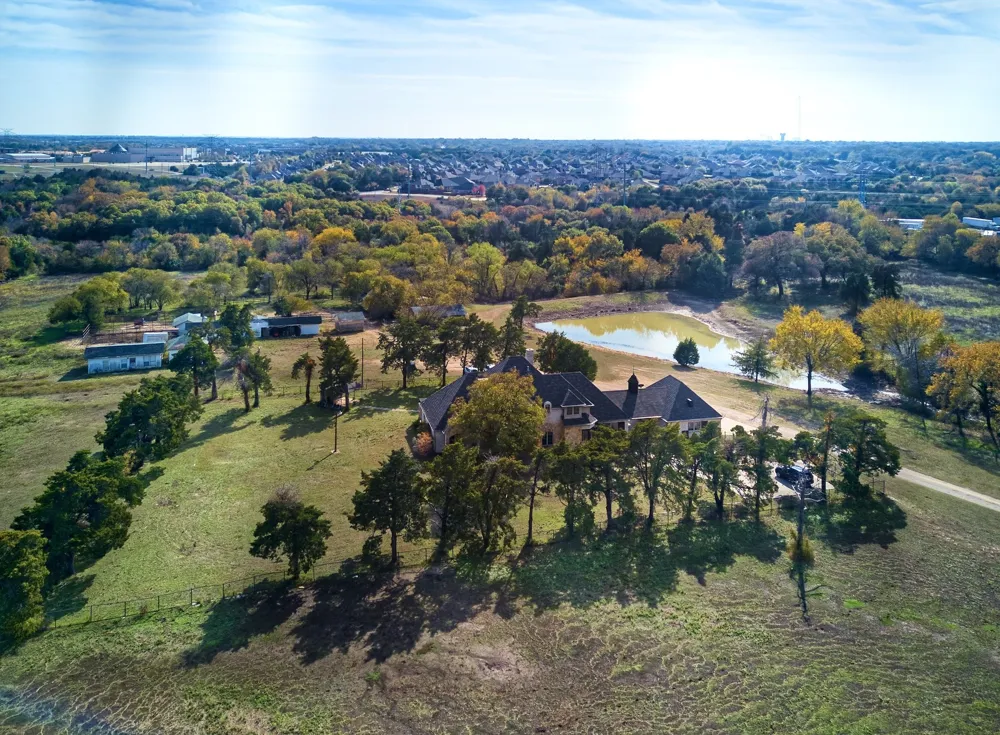 1318 J Elmer Weaver Freeway Cedar Hill, TX 75104