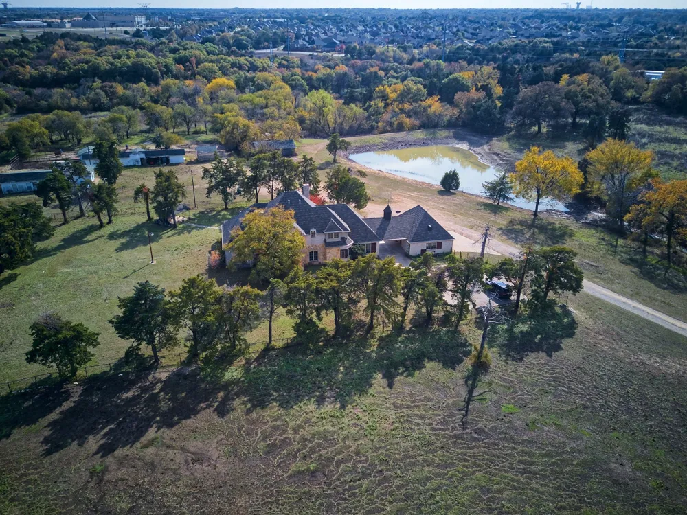 1318 J Elmer Weaver Freeway Cedar Hill, TX 75104