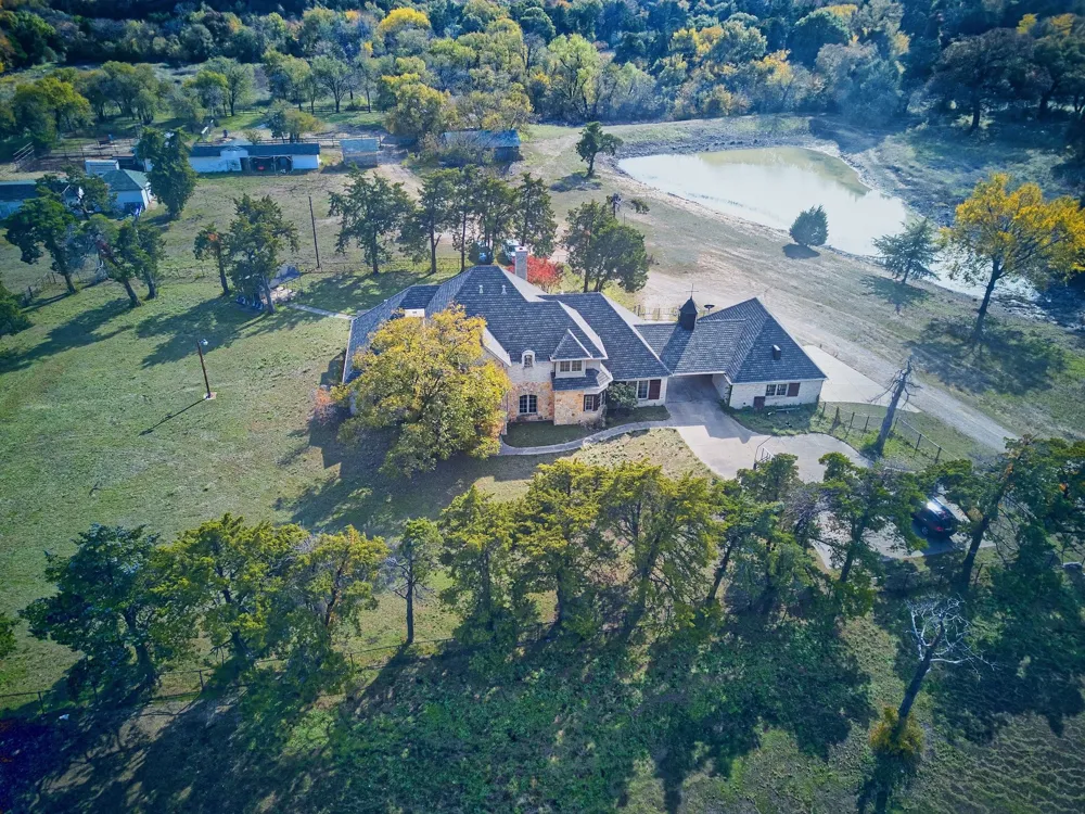 1318 J Elmer Weaver Freeway Cedar Hill, TX 75104