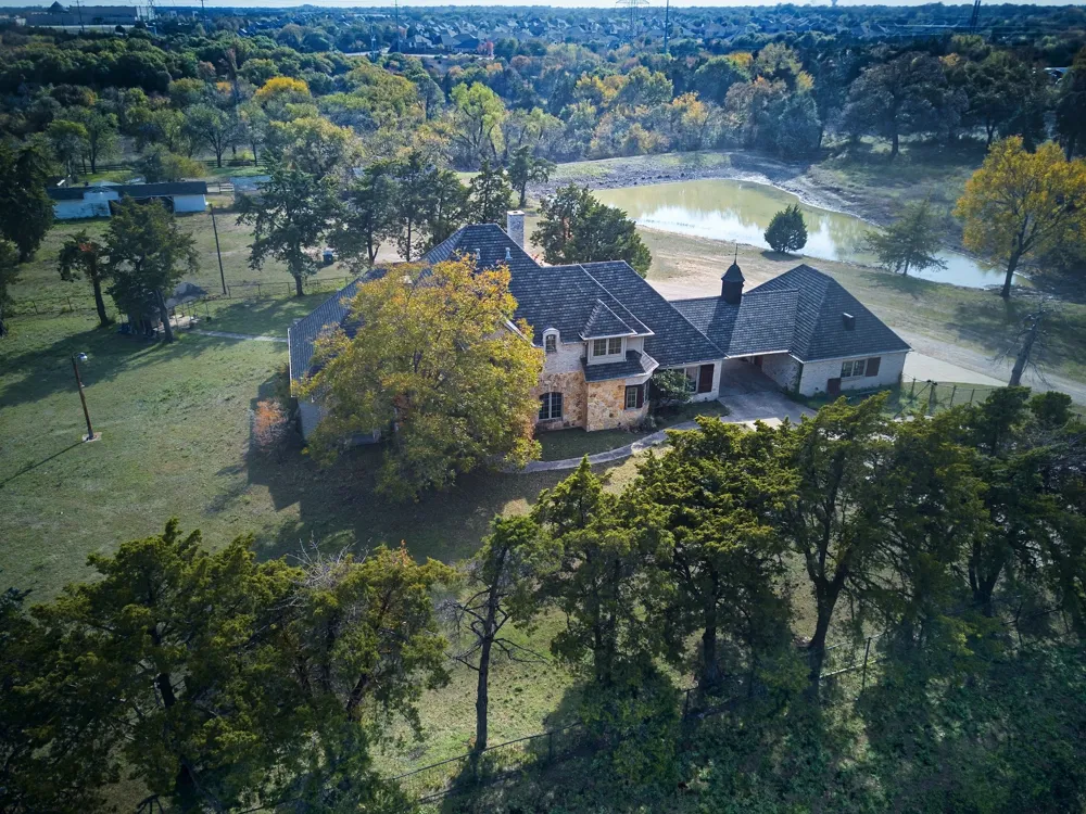 1318 J Elmer Weaver Freeway Cedar Hill, TX 75104