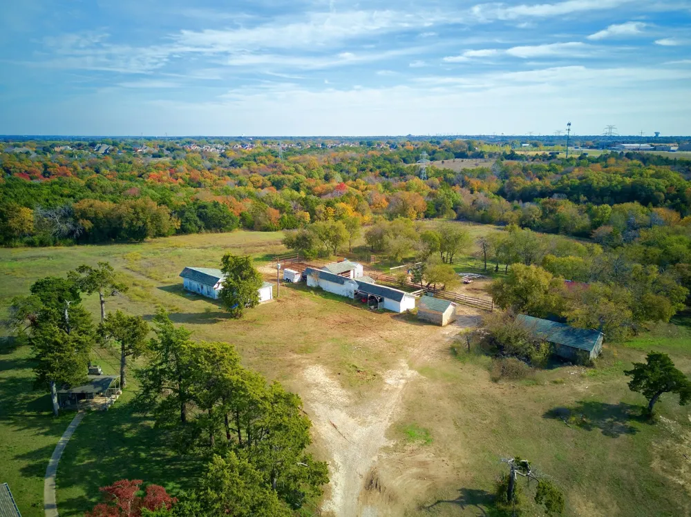 1318 J Elmer Weaver Freeway Cedar Hill, TX 75104