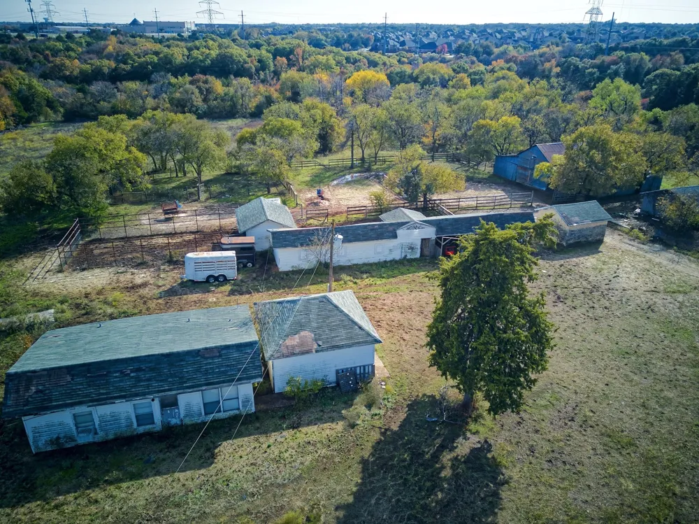 1318 J Elmer Weaver Freeway Cedar Hill, TX 75104