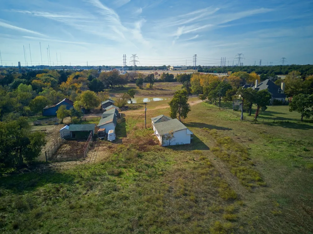 1318 J Elmer Weaver Freeway Cedar Hill, TX 75104