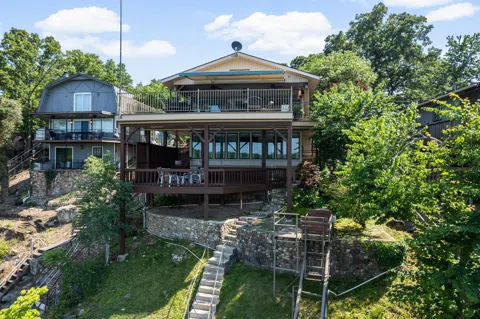 346 Lakeview Drive