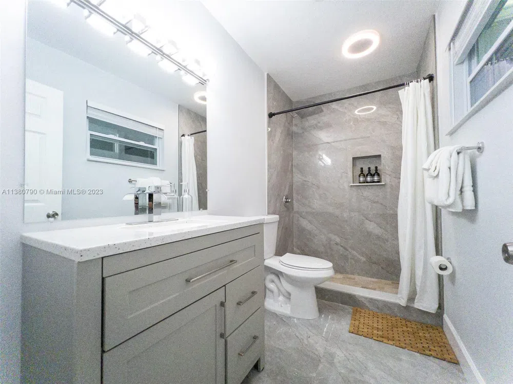 2761 SW 33rd Ave #2 Miami, FL 33133