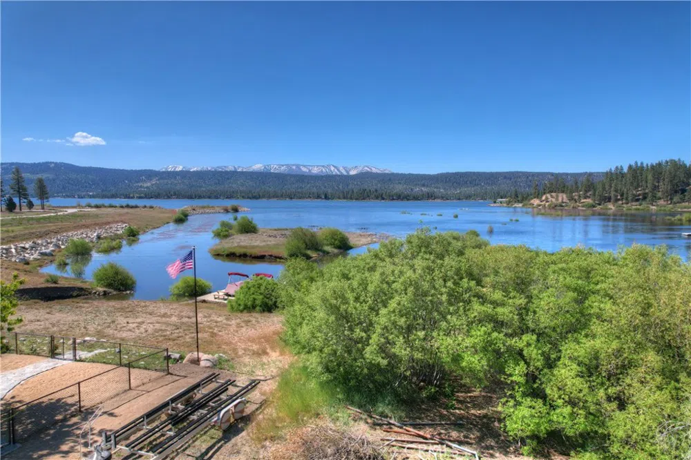 39483 North Shore Drive Fawnskin, CA 92333