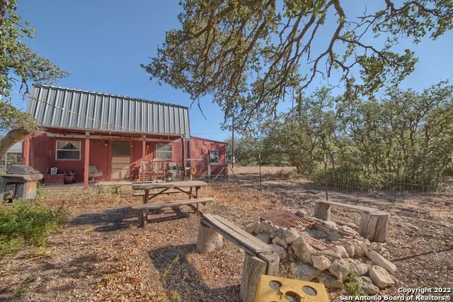 465 Watkins Road Mountain Home, TX 78058