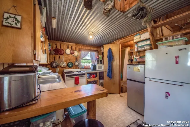 465 Watkins Road Mountain Home, TX 78058