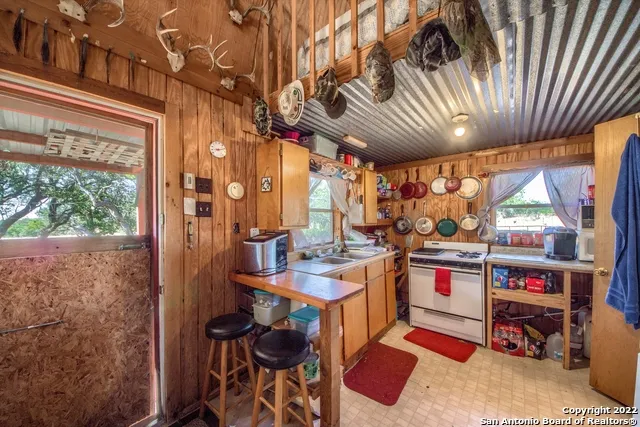 465 Watkins Road Mountain Home, TX 78058