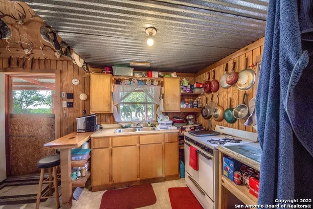 465 Watkins Road Mountain Home, TX 78058