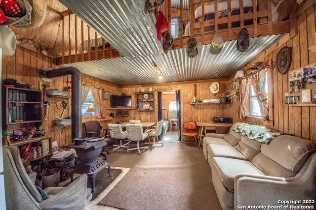 465 Watkins Road Mountain Home, TX 78058