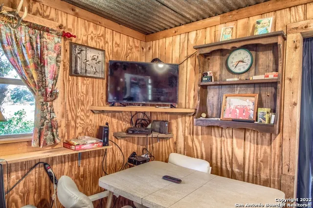 465 Watkins Road Mountain Home, TX 78058