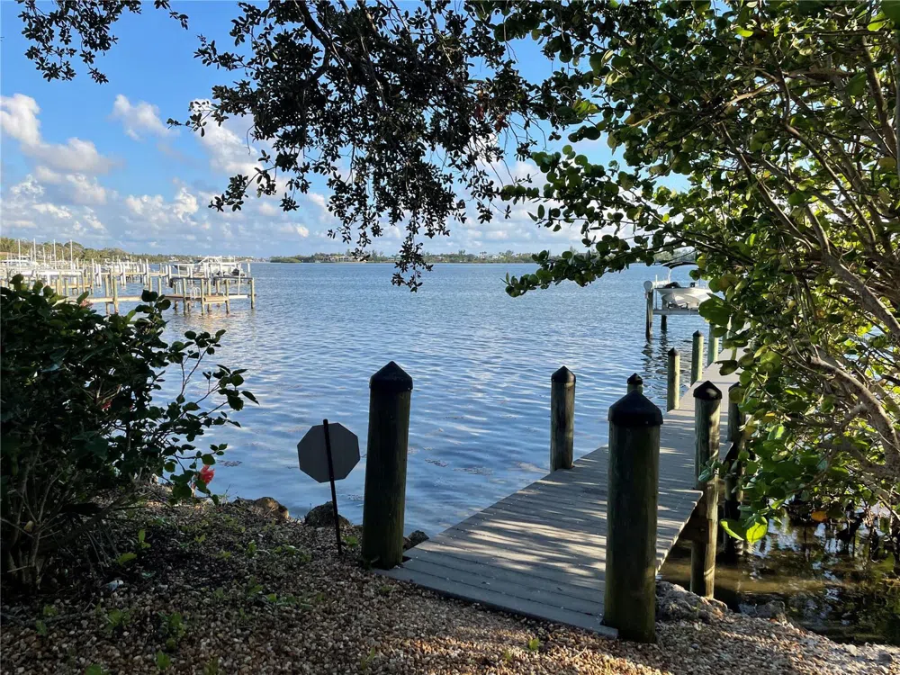 421 WATERSIDE LANE Nokomis, FL 34275
